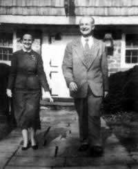 诺贝尔奖“双料”获得者林纳·鲍林出生