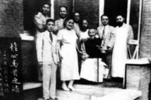 著名新闻记者、出版家邹韬奋在上海逝世